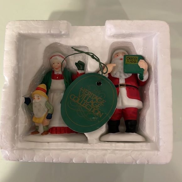 Dept 56 Heritage Village Santa & Mrs. Claus - Picture 11 of 12